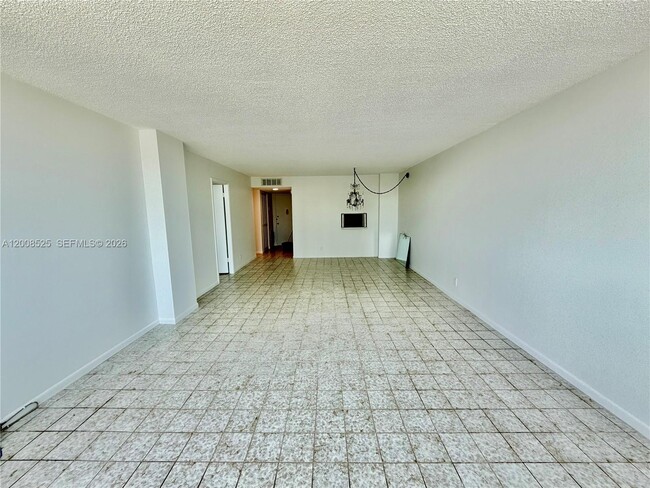 Building Photo - 1410 S Ocean Dr