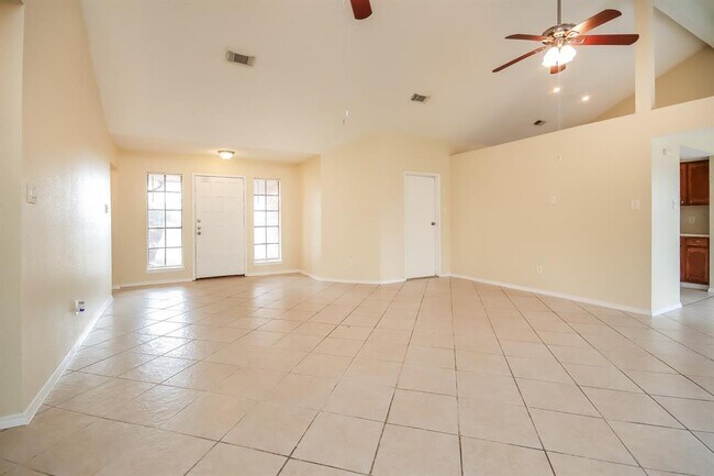 Building Photo - 15706 Wildwood Lake Dr