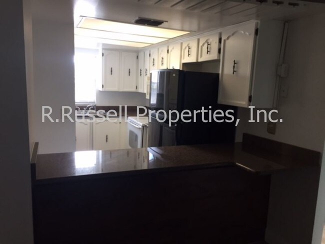 Building Photo - 517 E San Sebastian Ct