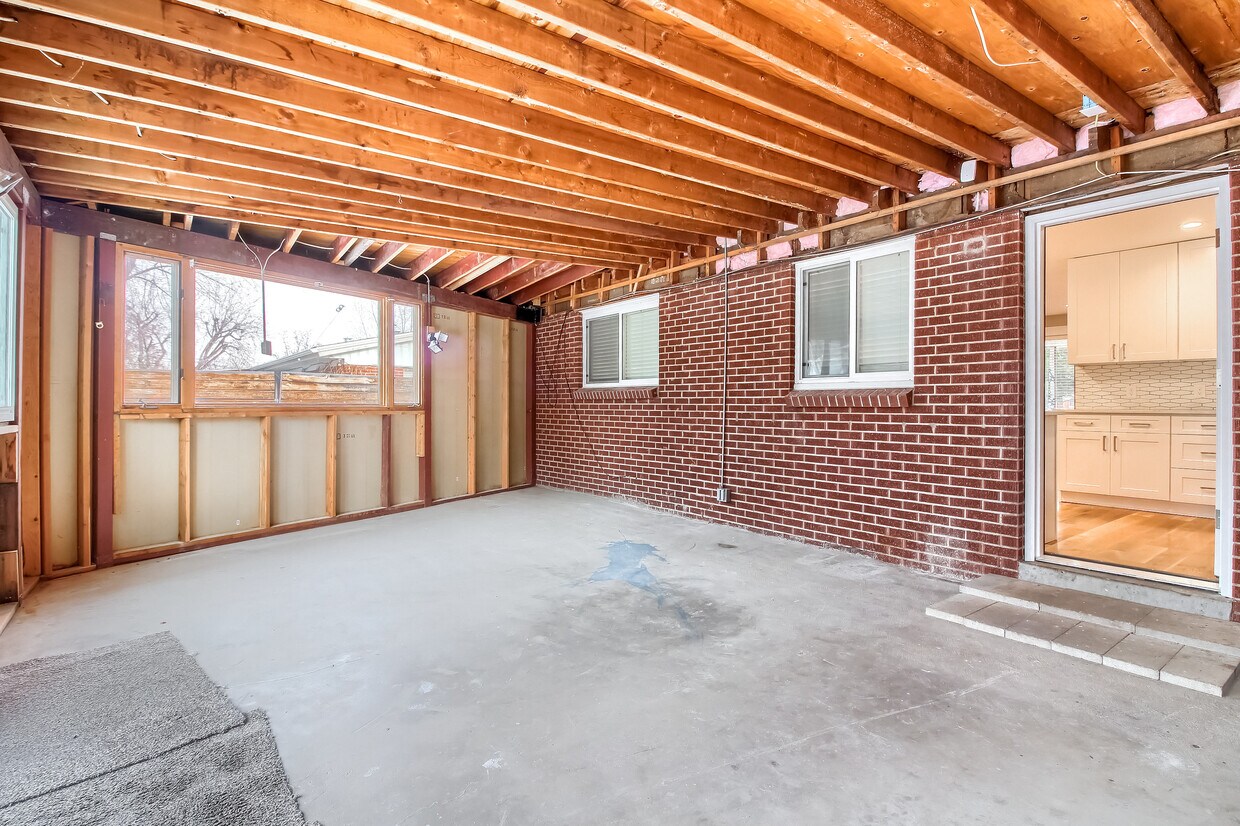 Primary Photo - 3163 West Bellewood Drive