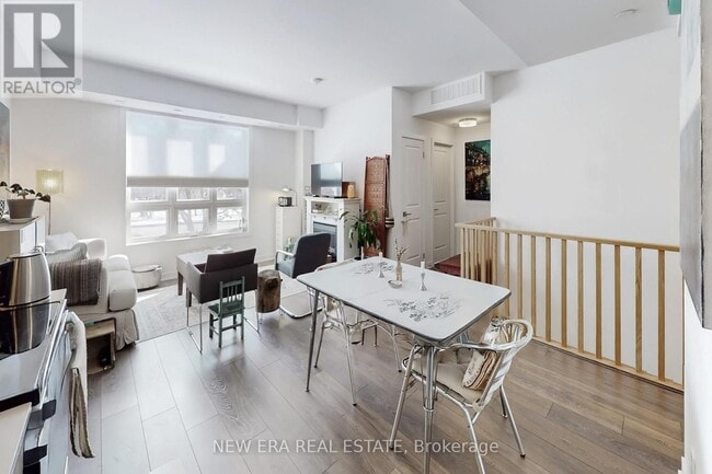 Building Photo - 4015 Hickory Dr