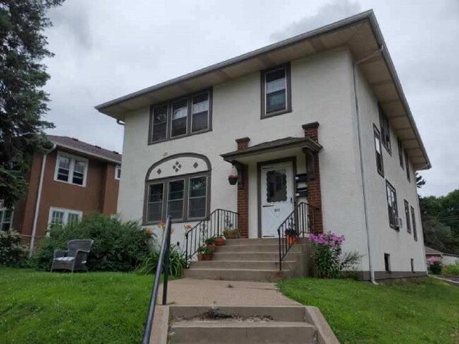Building Photo - 611 Ottawa Ave