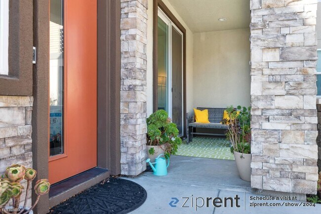 Building Photo - 4 br, 3.5 bath House - 5787 Huntley Ave, D...