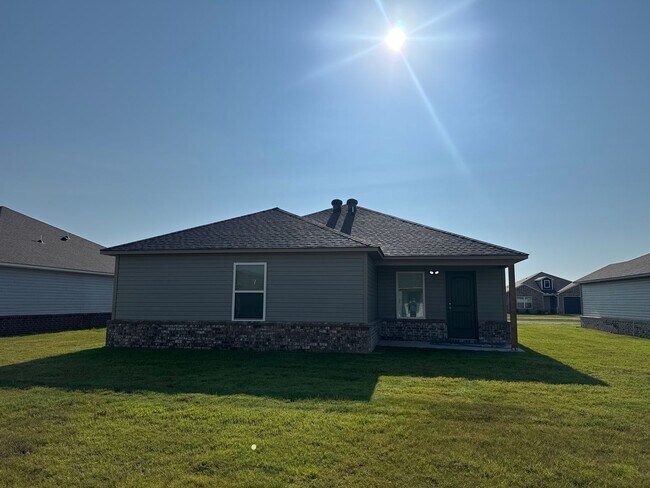 Building Photo - BRAND NEW Three Bedroom | Two Bathroom in ...