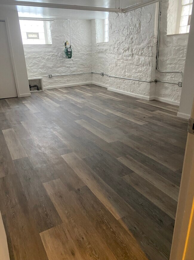 5122 Friendship Ave Unit Lower Level, Pittsburgh, PA 15224 Apartments