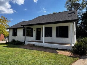 Building Photo - 925 Laurie Ln