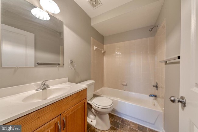 Foto del edificio - 1000 Oldham St