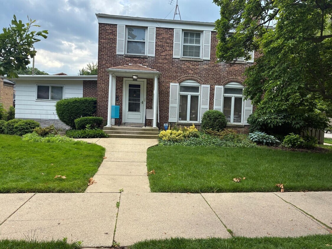 Foto principal - 3055 W Chase Ave