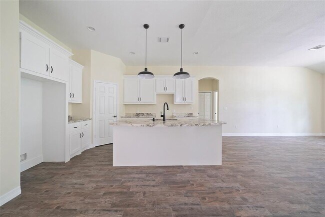 Building Photo - 23 Whispering Pines Dr