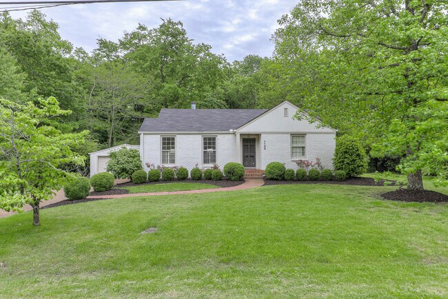 Building Photo - 1102 Brookmeade Dr