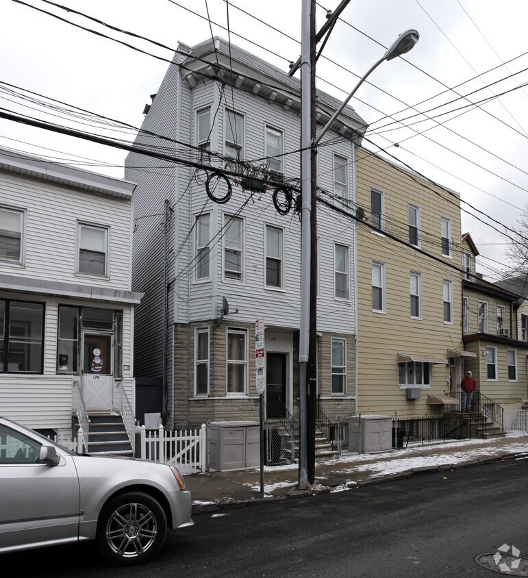 Building Photo - 172 New York Ave