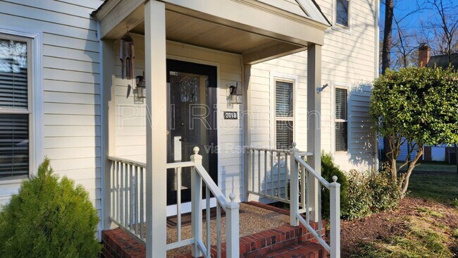 Building Photo - 2018 Cambridge Dr