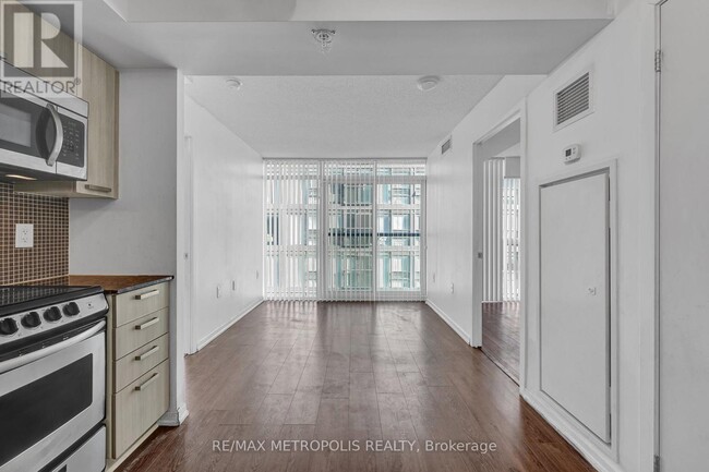 Building Photo - 36 Lisgar St