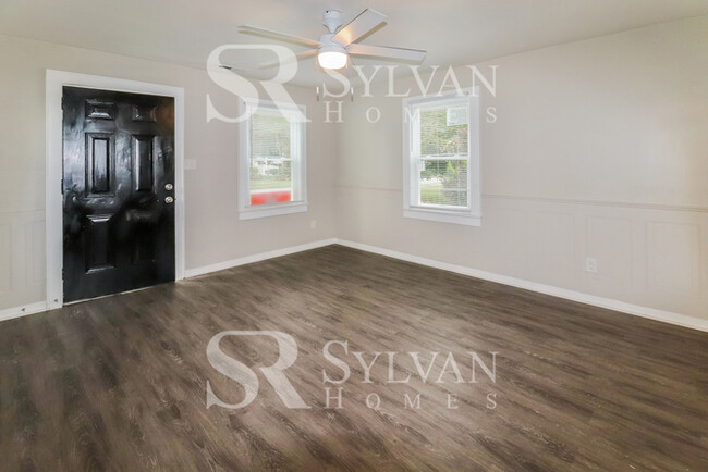 Building Photo - Your dream home is waiting for you. Hurry ...