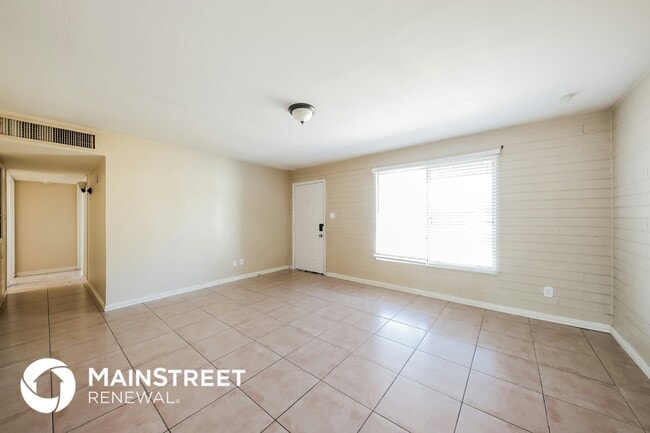 Building Photo - 4627 N 47th Dr