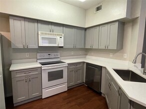 Building Photo - 2320 Gracy Farms Ln