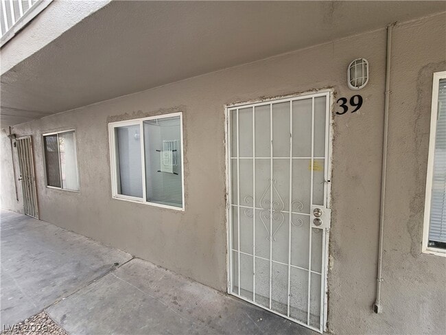 Building Photo - 304 Orland St