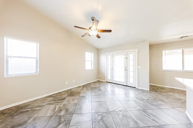 Foto del edificio - 8528 W Kingman St