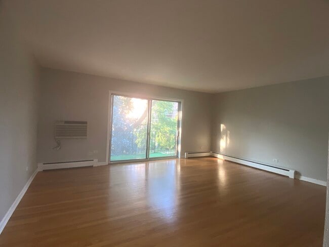 Building Photo - 1353 Perry St
