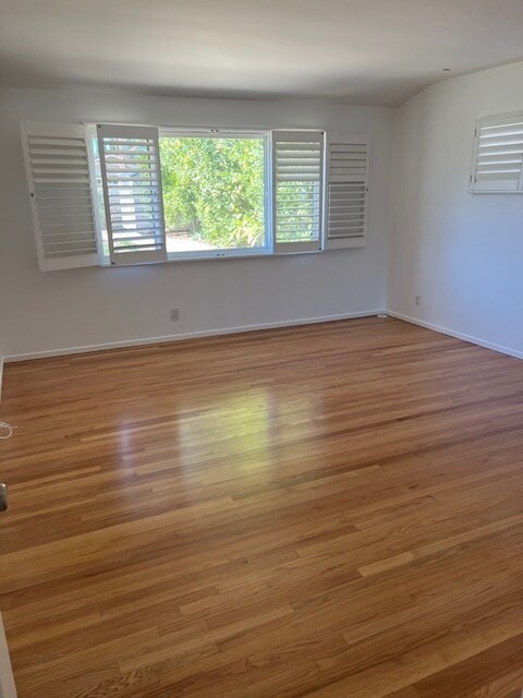 Foto del edificio - 9647 Vanalden Ave