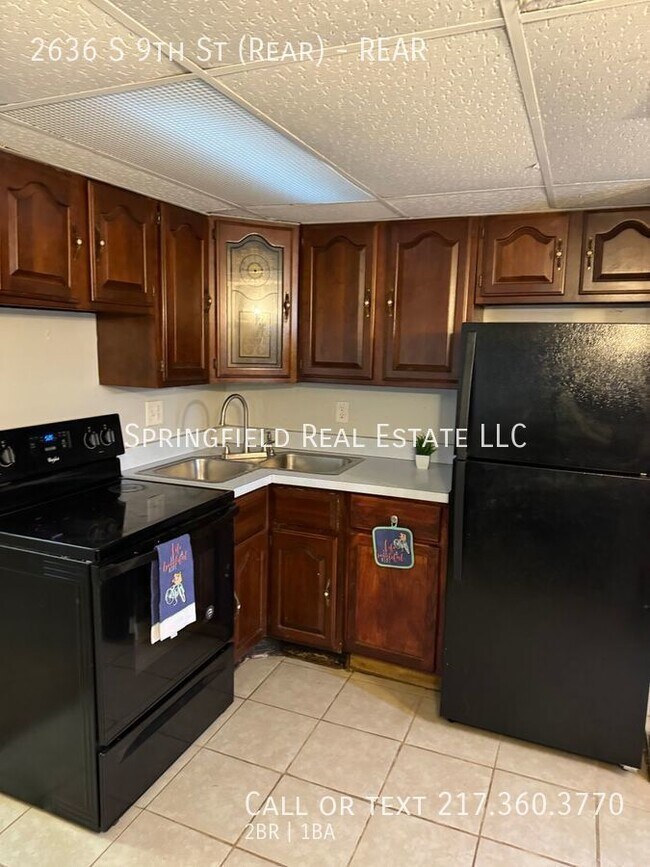 Building Photo - Two Bedrooms, One Bath, and Enough Seclusi...