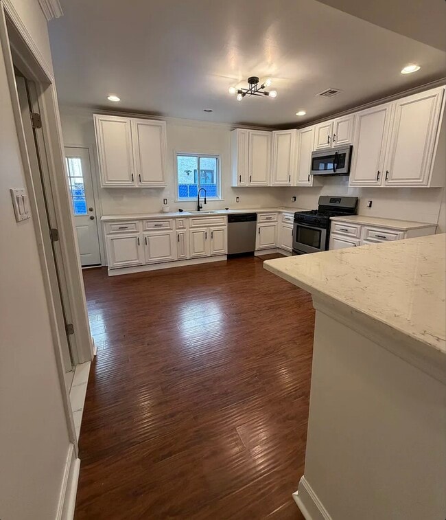 Building Photo - 2642 Emery St