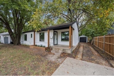 Primary Photo - 11446 Lippitt Ave