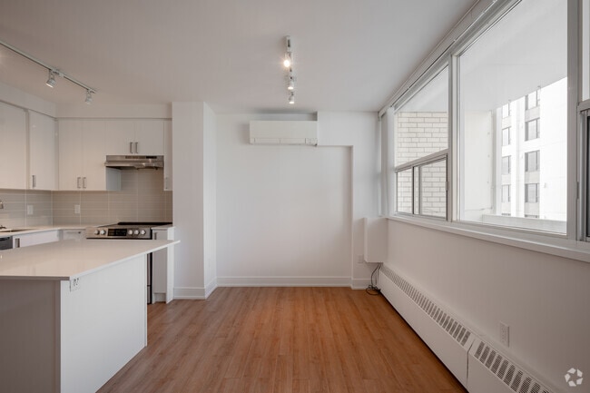 Bachelor - 380SF - Living Room - 18 Brownlow