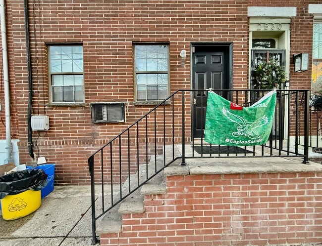 Building Photo - 2528 Christian St