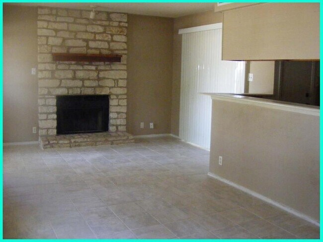 Foto del edificio - 9003 Sparkling Creek Dr