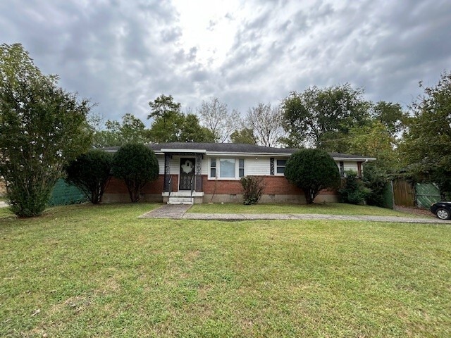 Building Photo - 1918 Pinehurst Dr