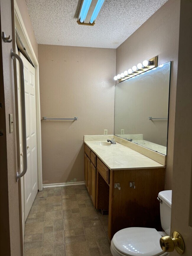 Foto del edificio - Duplex for Rent!