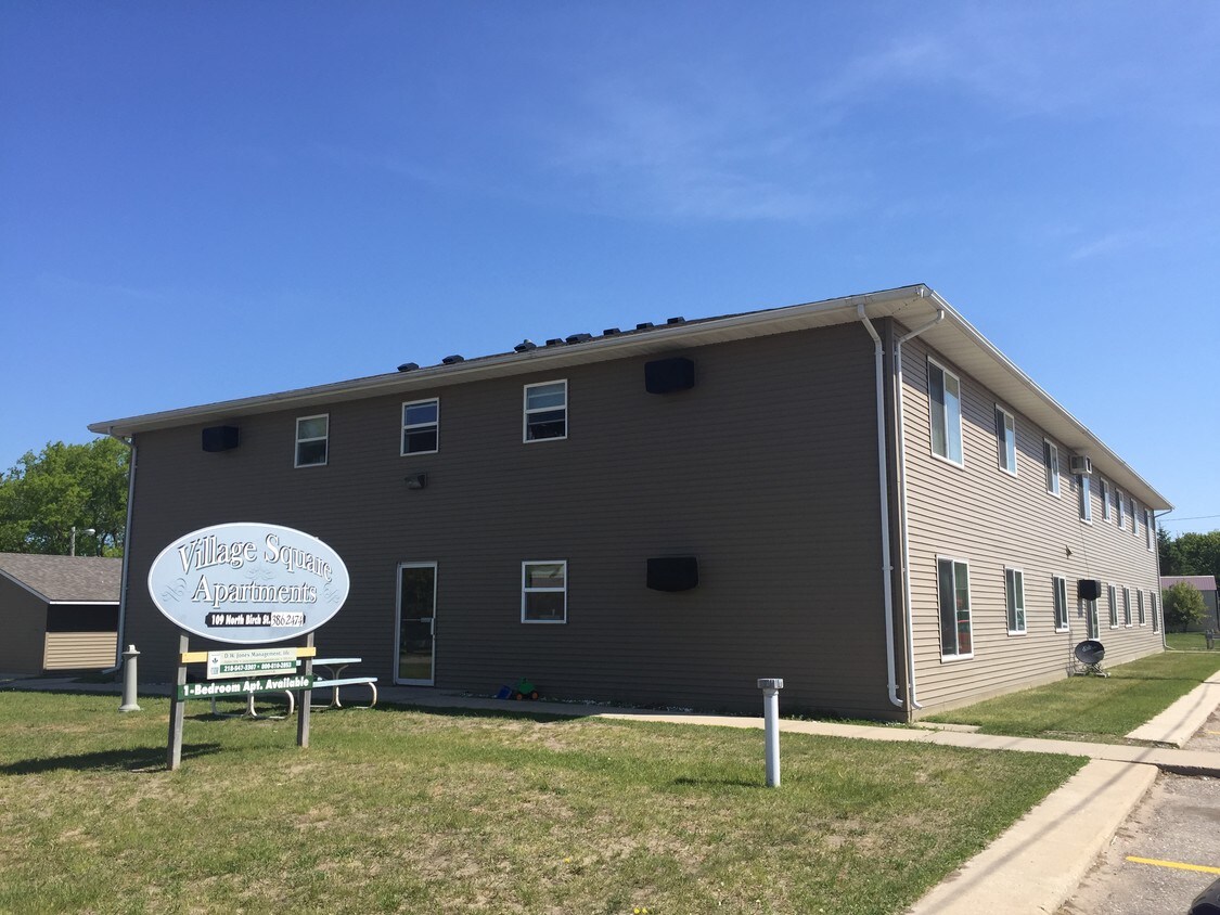 Village Square Apts - 109 N Birch St
