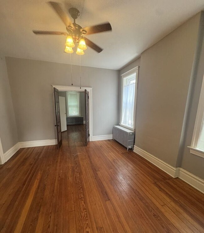 Foto del edificio - 3449 Crittenden St