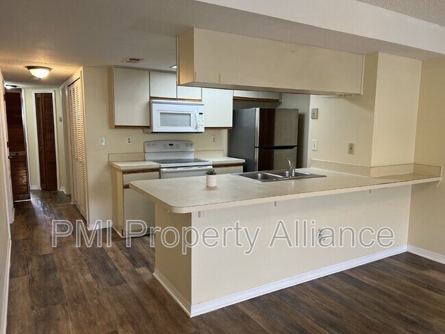 Foto del edificio - 5007 Laguna Bay Cir