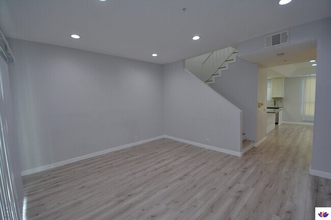Foto del edificio - 14355 Foothill Blvd