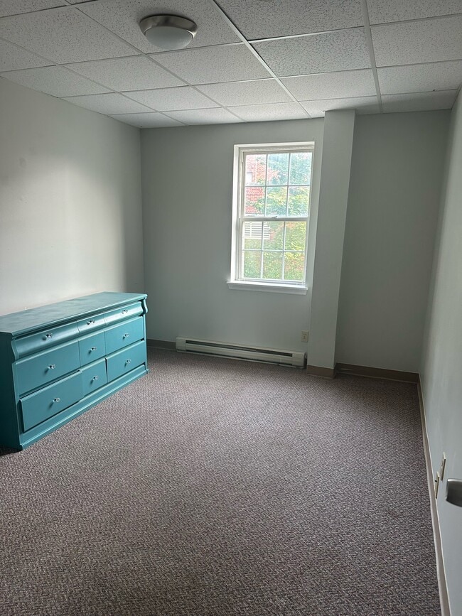 Building Photo - 11 Elm St