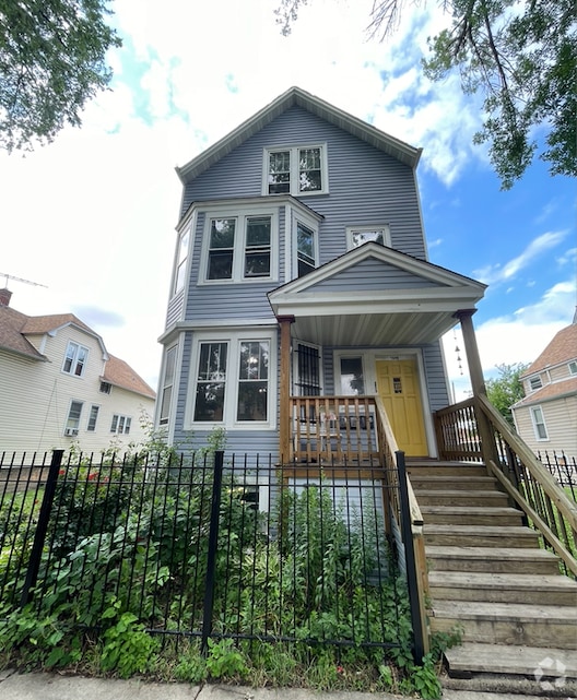 Building Photo - 1846 N Kildare Ave
