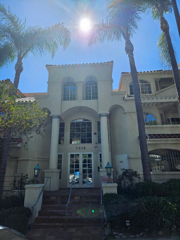 Foto principal - 7218 Hillside Ave