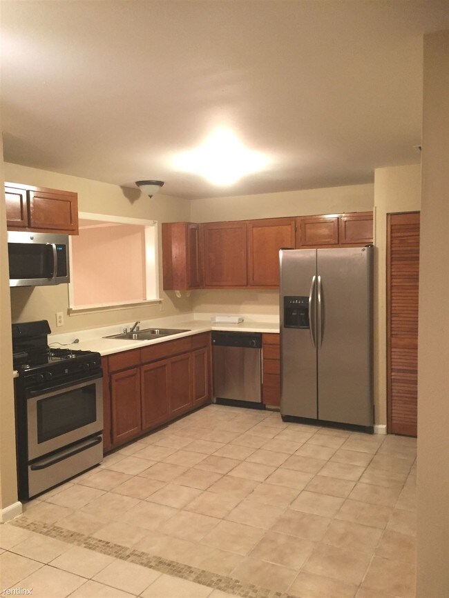 Building Photo - 3631 Highcliff Dr
