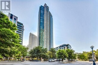 Building Photo - 215 Fort York Blvd