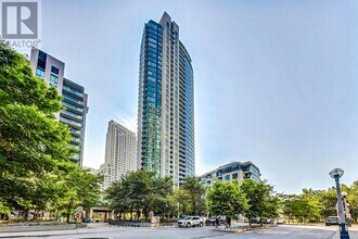 Building Photo - 215 Fort York Blvd