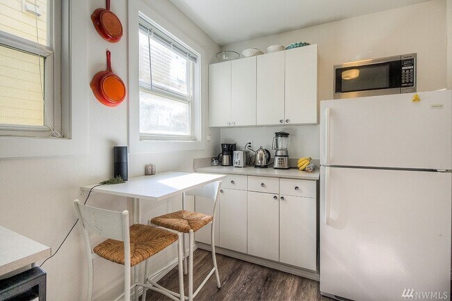 Building Photo - Columbia City Triplex