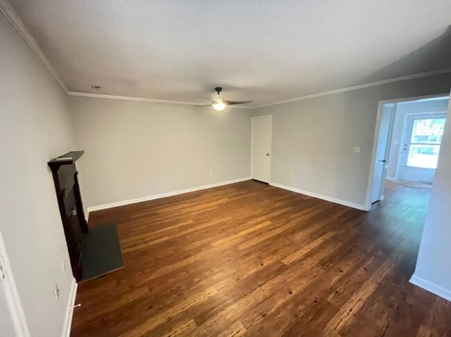 Building Photo - Quaint End Unit Two Bedroom Townhome in Cary