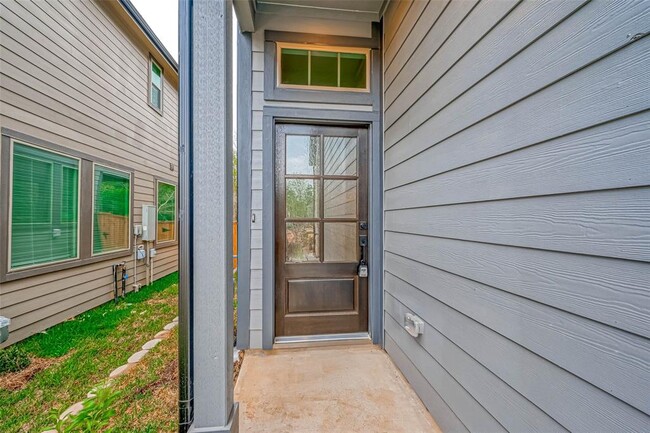 Building Photo - 565 Longleaf Pine Dr
