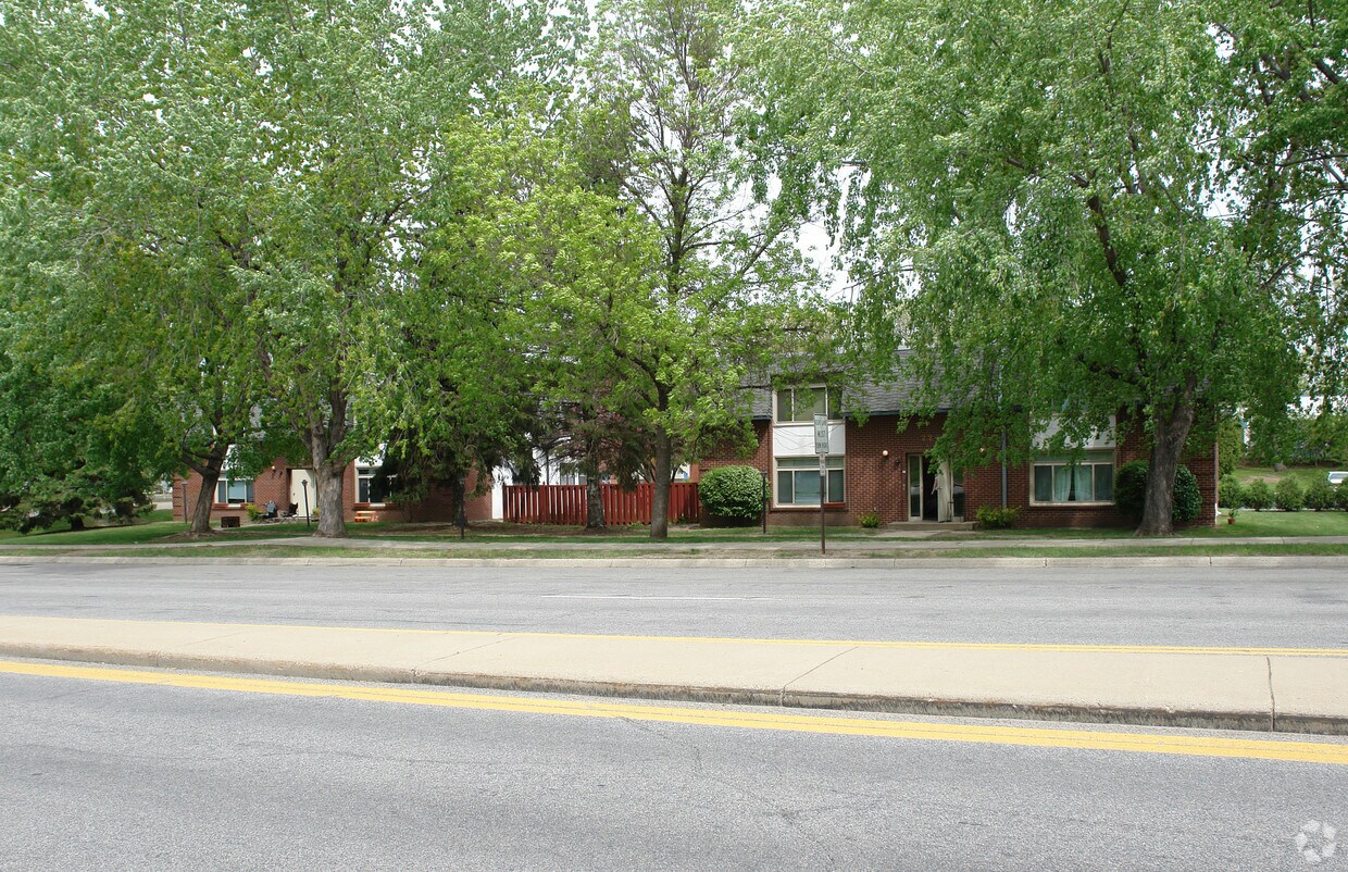 Foto principal - 2200 W 98th St