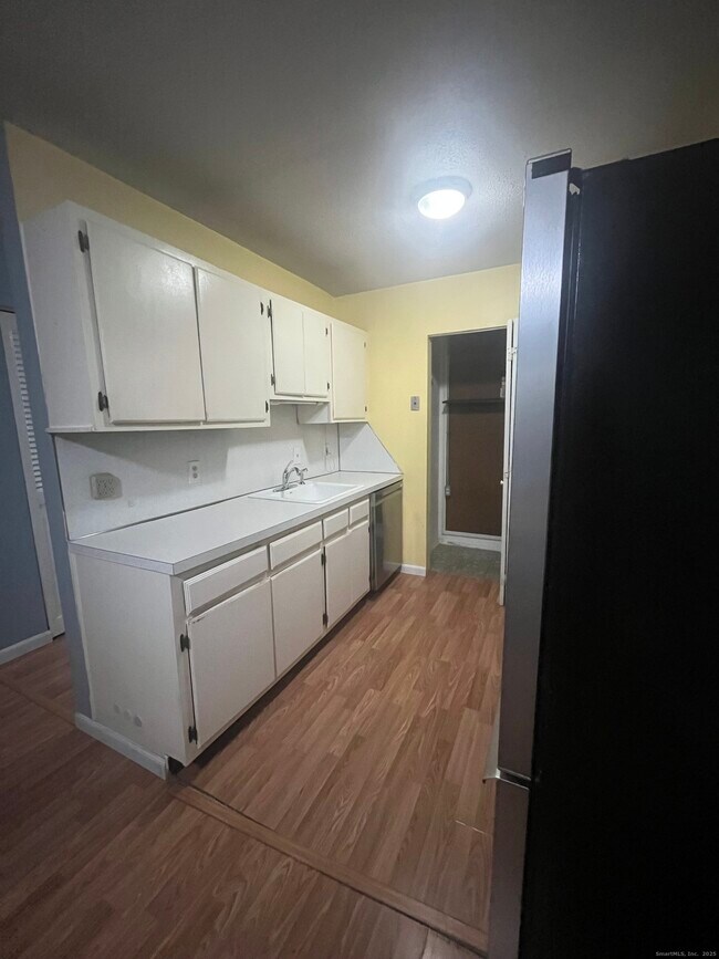 Foto del edificio - 72 Buddington Rd