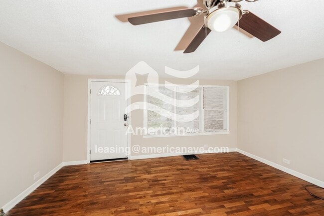 Building Photo - 487 6th Ave SW