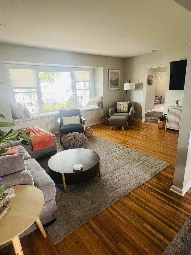 Foto del edificio - 611 N Delavan Ave