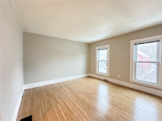 Building Photo - 102 Gregory St